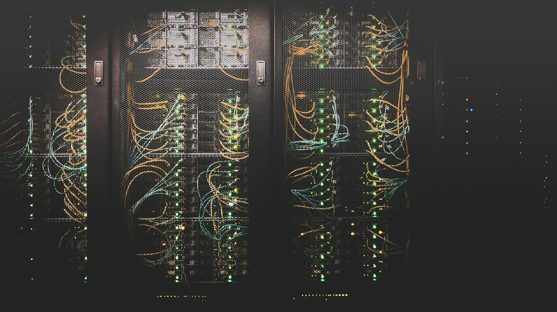 Serverrack met netwerkapparatuur